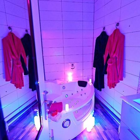 Luxe Sauna Privatif Et Grand Bain Jacuzzi A Deux A Biscarosse Plage Pour Nuit Romantique Avec Decoration Led Et Bougies Biscarrosse Eksteriør bilde