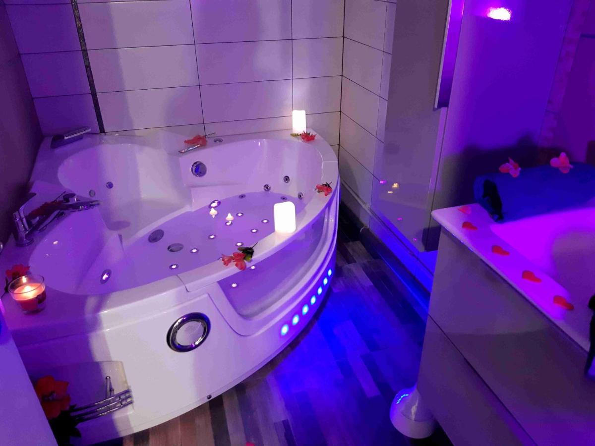 Luxe Sauna Privatif Et Grand Bain Jacuzzi A Deux A Biscarosse Plage Pour Nuit Romantique Avec Decoration Led Et Bougies Biscarrosse Eksteriør bilde