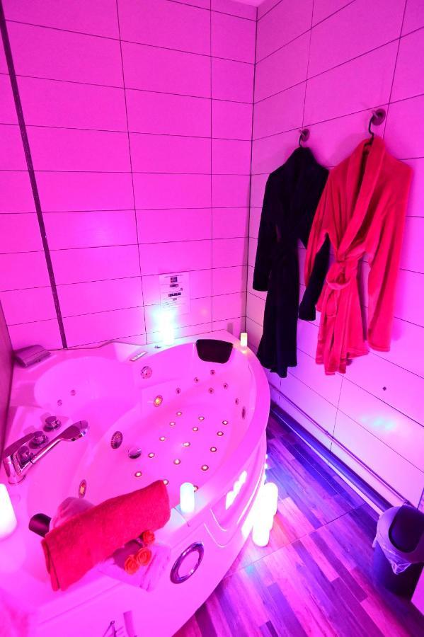 Luxe Sauna Privatif Et Grand Bain Jacuzzi A Deux A Biscarosse Plage Pour Nuit Romantique Avec Decoration Led Et Bougies Biscarrosse Eksteriør bilde
