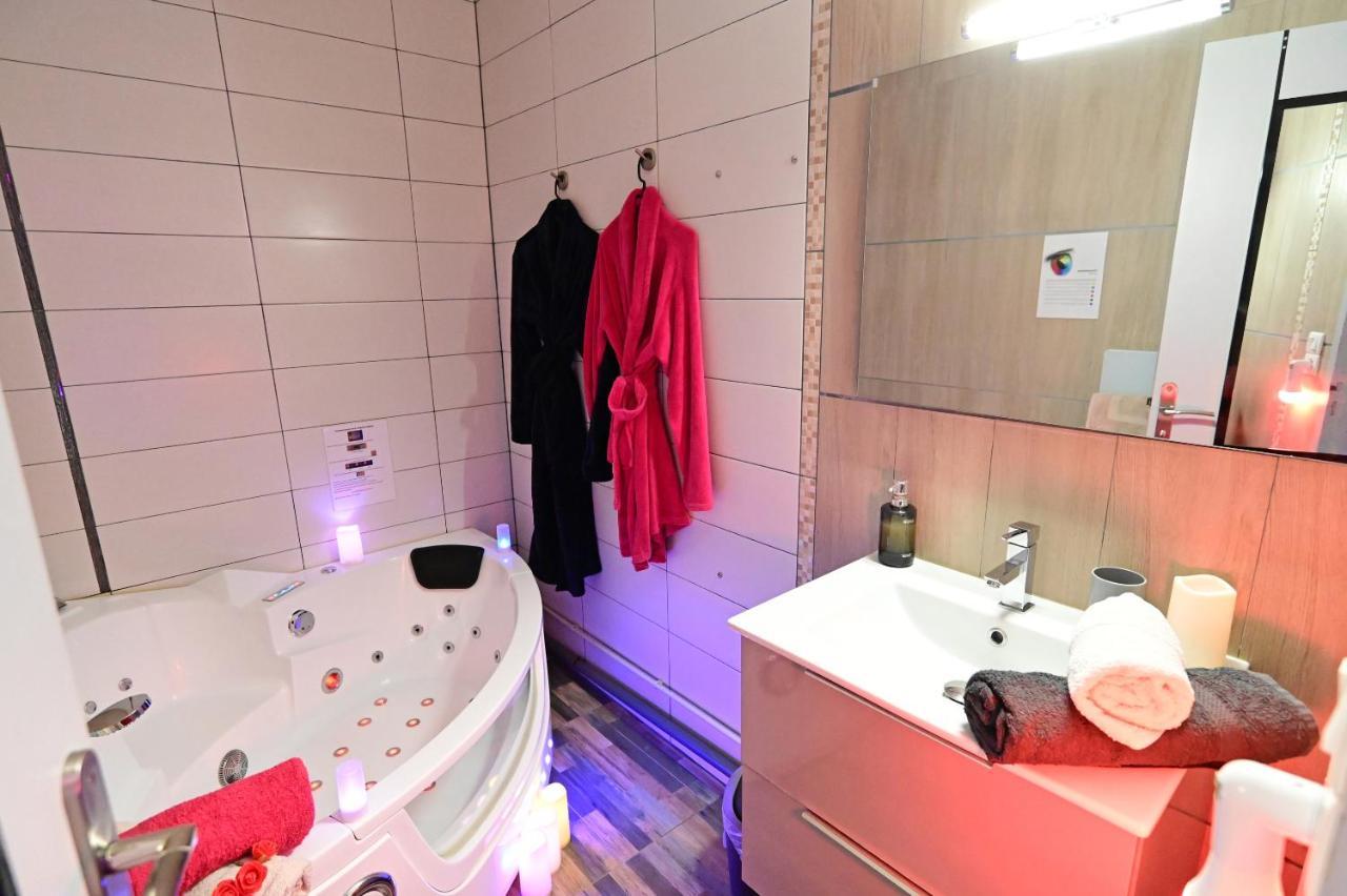 Luxe Sauna Privatif Et Grand Bain Jacuzzi A Deux A Biscarosse Plage Pour Nuit Romantique Avec Decoration Led Et Bougies Biscarrosse Eksteriør bilde